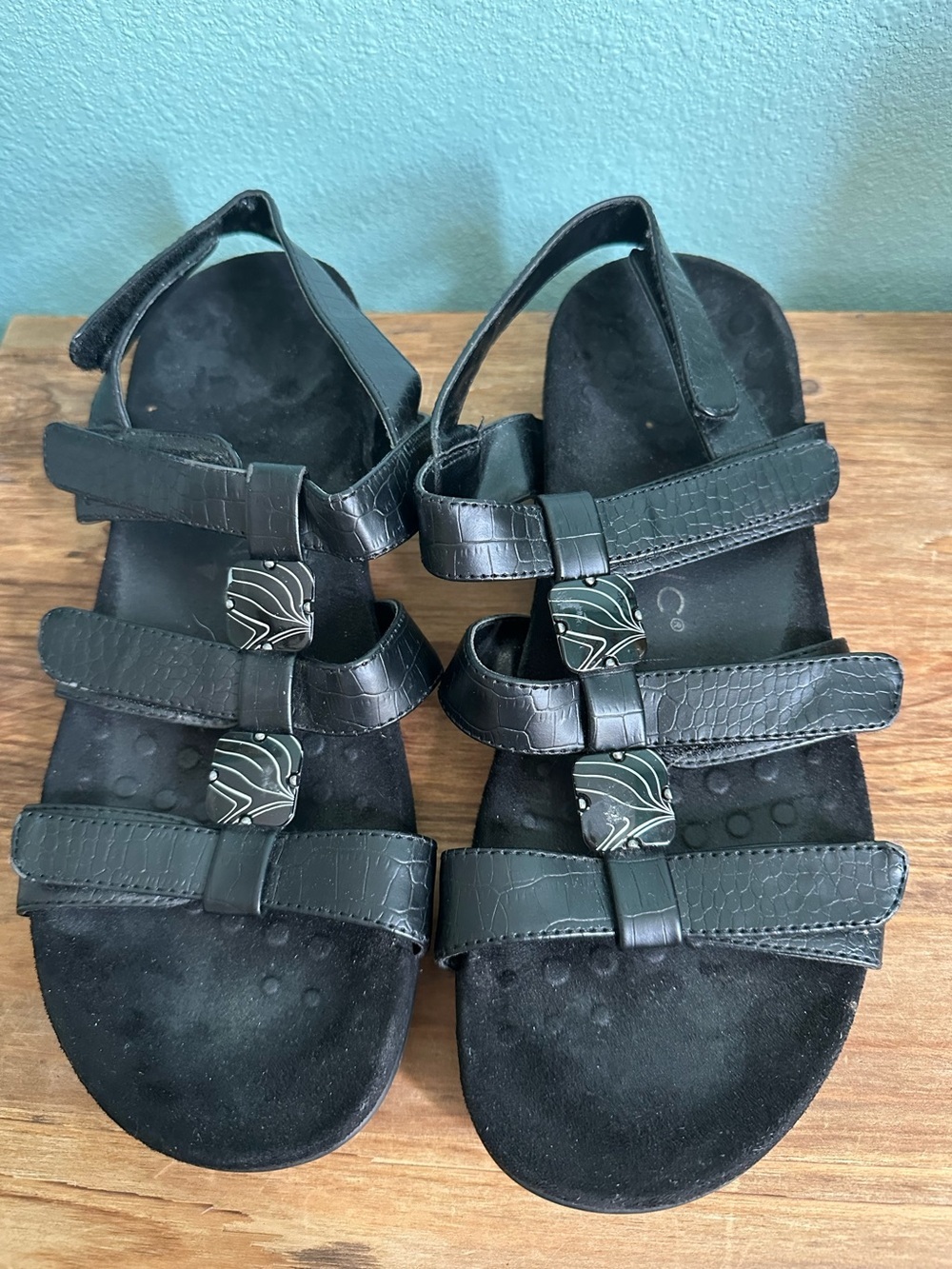 Vionic Amber Sandals Women’s 9 Black Croc Embossed Orthotic Comfort Adjustable